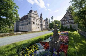 Castillo con foso de Mitwitz, Ruta de la cerveza y los castillos | © Castillo con foso de Mitwitz, Foto: Frankenwald Tourismus