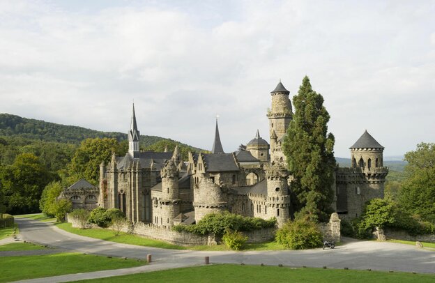 © Kassel, Wilhelmshöhe Löwenburg © Paavo Blafield, Deutsche Märchenstraße