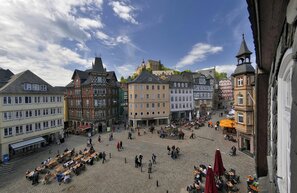 © Marburgo, plaza del mercado  © Deutsche Märchenstraße