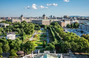 © Vista de los museos y el parlamento de Volksgarten © Christian Stemper