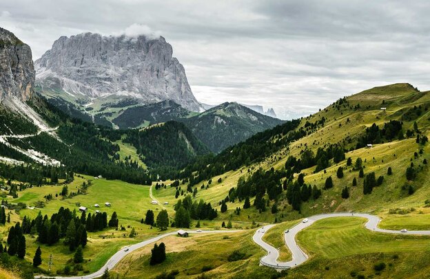 Paso de Gardena, ruta de los Dolomitas: la gran vuelta con autocaravana | © Paso de Gardena, Foto: noktural - stock.adobe.com