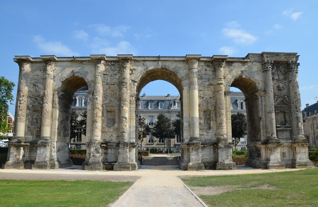 Puerta de Marte - Reims, Francia | © Puerta de Marte - Reims, Francia ©Carole Raddato from FRANKFURT, Germany, CC BY-SA 2.0, via Wikimedia Commons