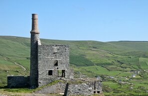 Engine House, Allihies Copper Mine | © Photo by Timothy A. Gonsalves, Own work, CC BY-SA 4.0, Wikimedia, curid=116876645