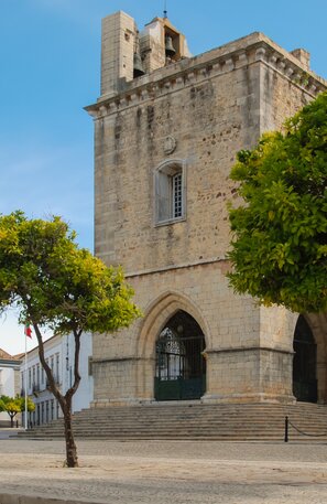 Catedral de Faro - Portugal | © Catedral de Faro - Portugal © Abrget47j, CC BY-SA 3.0 <https://creativecommons.org/licenses/by-sa/3.0>, via Wikimedia Commons